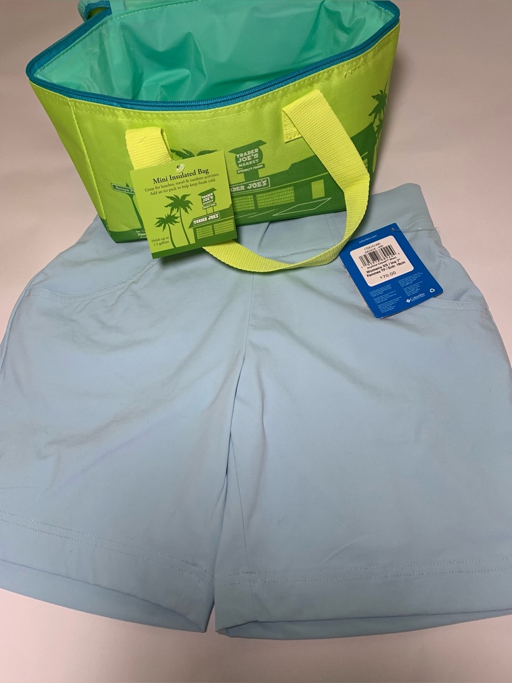 Bundle- Columbia Women’s XS pull-on Omni-shade short w Trader Joe’s Mini Cooler
